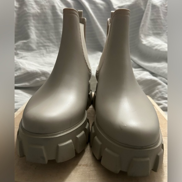 JEFFREY CAMPBELL Women’s Platform Lug Sole Chelsea Rain Boot Cream Size 10 VGUC - Picture 5 of 9